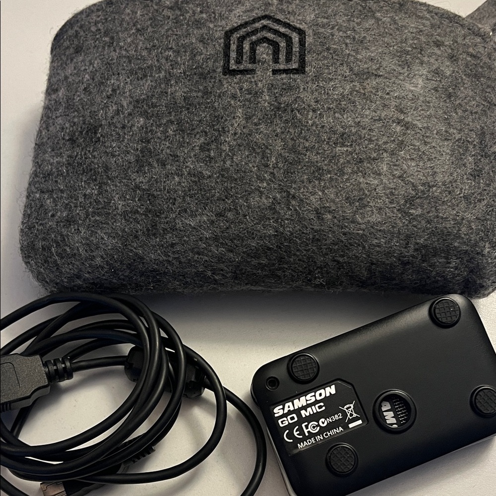 Samson Microphone with USB Charger and Original Pouch